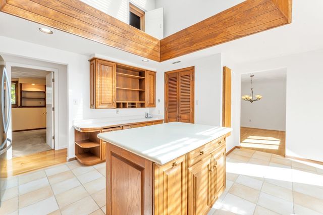 77 Woodward Ln, Boxborough, MA 01719