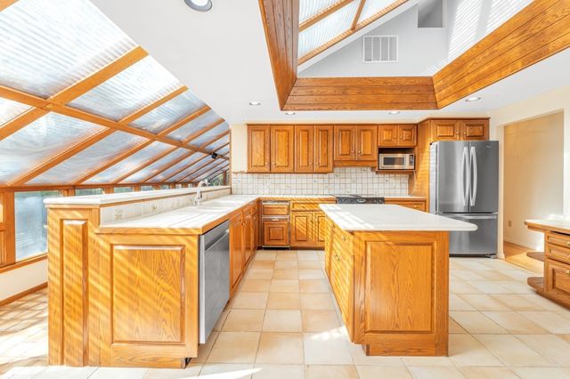 77 Woodward Ln, Boxborough, MA 01719