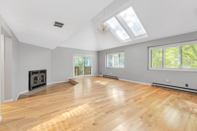 77 Woodward Ln, Boxborough, MA 01719