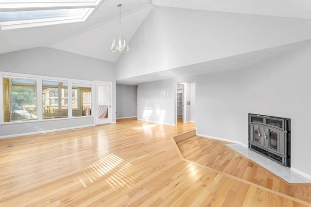 77 Woodward Ln, Boxborough, MA 01719