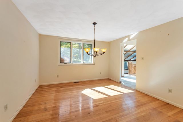 77 Woodward Ln, Boxborough, MA 01719