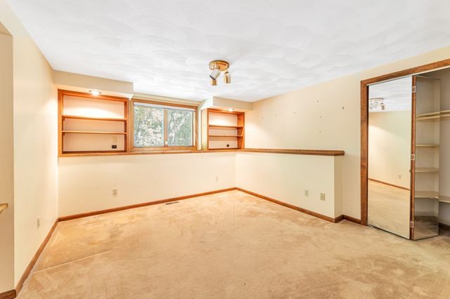 77 Woodward Ln, Boxborough, MA 01719