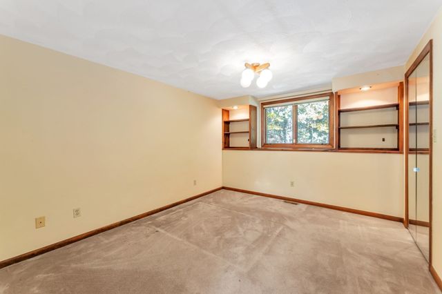 77 Woodward Ln, Boxborough, MA 01719