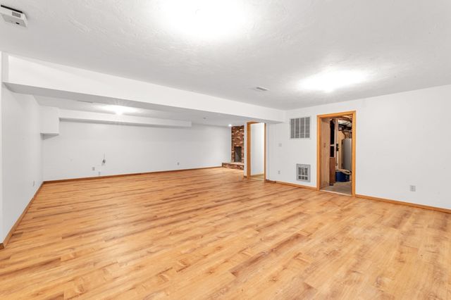 77 Woodward Ln, Boxborough, MA 01719