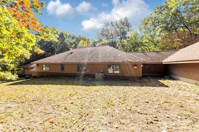 77 Woodward Ln, Boxborough, MA 01719