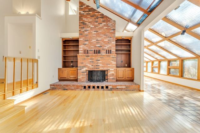 77 Woodward Ln, Boxborough, MA 01719