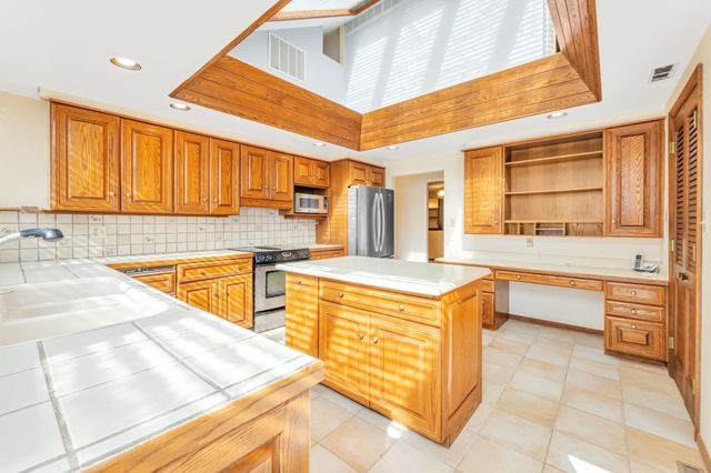 77 Woodward Ln, Boxborough, MA 01719
