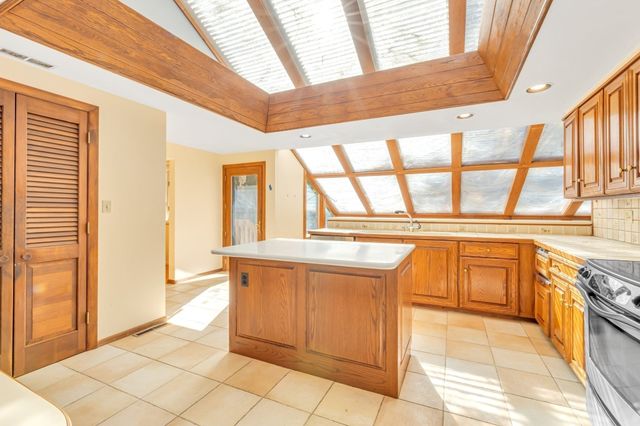 77 Woodward Ln, Boxborough, MA 01719