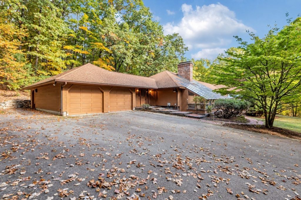 77 Woodward Ln, Boxborough, MA 01719