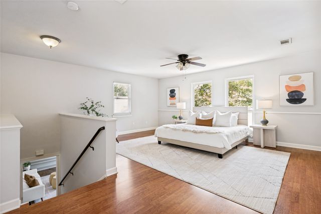 1043 N Edgefield Avenue, Dallas, TX 75208