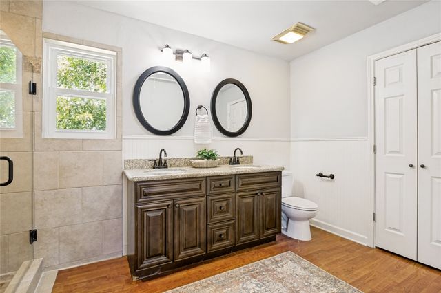 1043 N Edgefield Avenue, Dallas, TX 75208