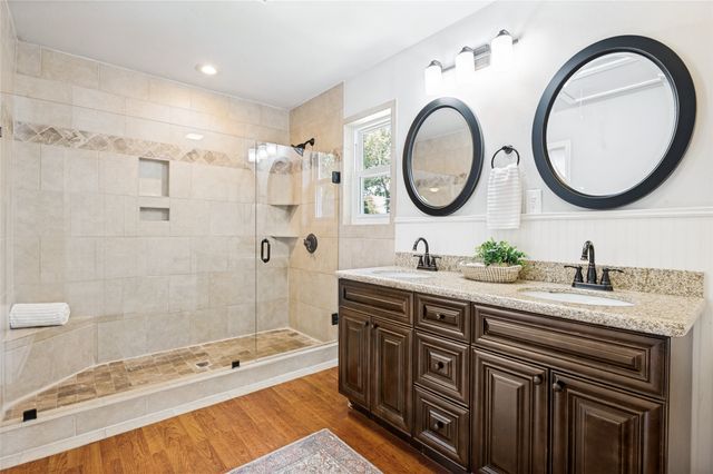 1043 N Edgefield Avenue, Dallas, TX 75208