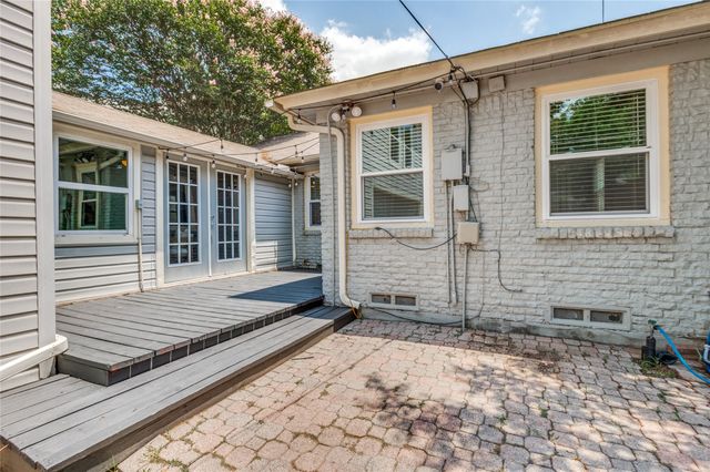 1043 N Edgefield Avenue, Dallas, TX 75208