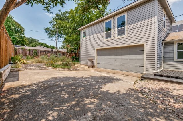 1043 N Edgefield Avenue, Dallas, TX 75208