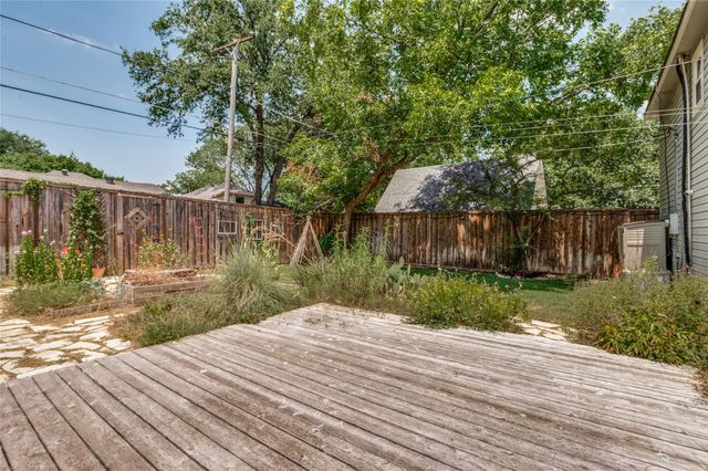 1043 N Edgefield Avenue, Dallas, TX 75208