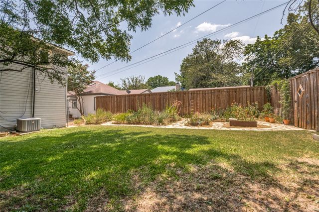 1043 N Edgefield Avenue, Dallas, TX 75208