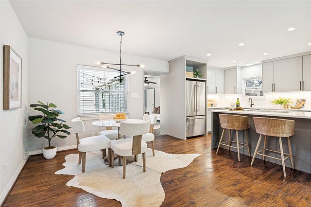 1043 N Edgefield Avenue, Dallas, TX 75208
