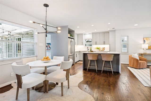 1043 N Edgefield Avenue, Dallas, TX 75208