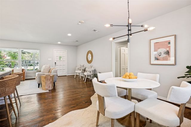 1043 N Edgefield Avenue, Dallas, TX 75208