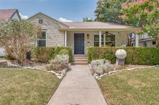 1043 N Edgefield Avenue, Dallas, TX 75208
