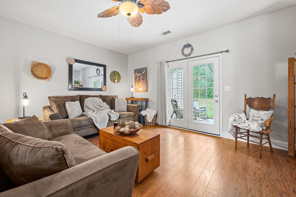 Image 15 of property listing at 4579 Great Oak Drive, North Charleston, SC 29418