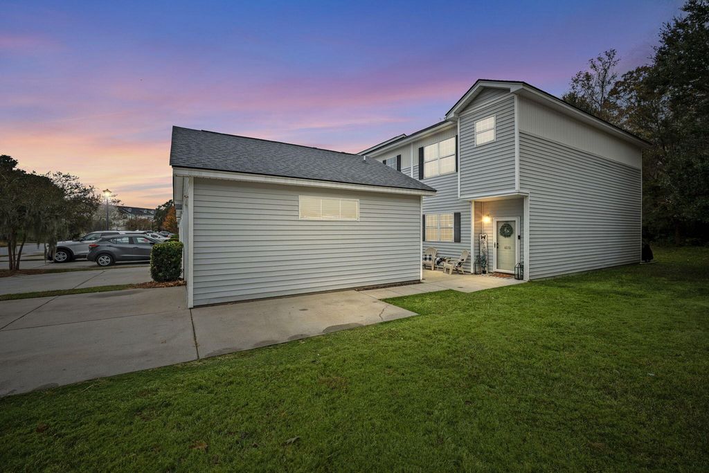 Image 2 of property listing at 4579 Great Oak Drive, North Charleston, SC 29418