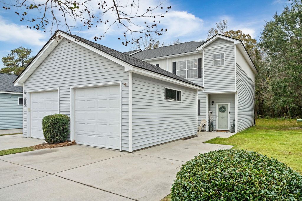Image 3 of property listing at 4579 Great Oak Drive, North Charleston, SC 29418
