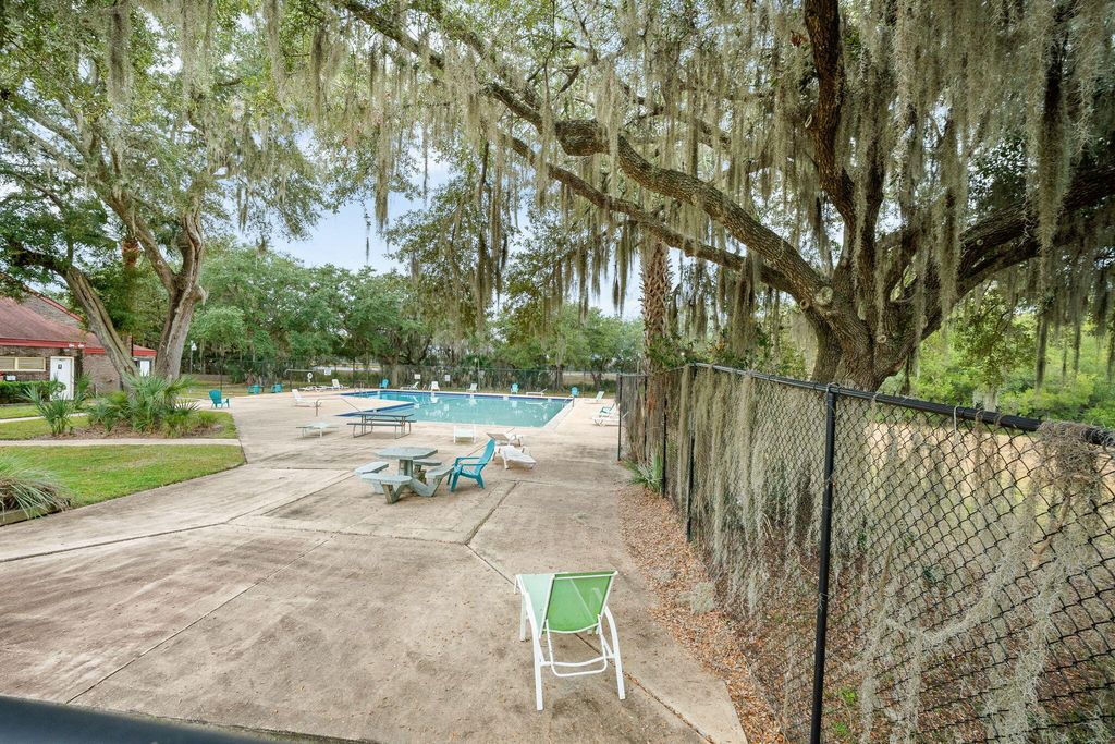 Image 38 of property listing at 4579 Great Oak Drive, North Charleston, SC 29418
