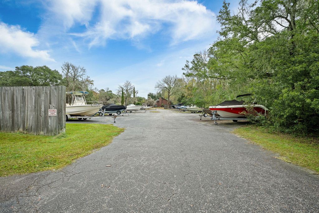 Image 40 of property listing at 4579 Great Oak Drive, North Charleston, SC 29418