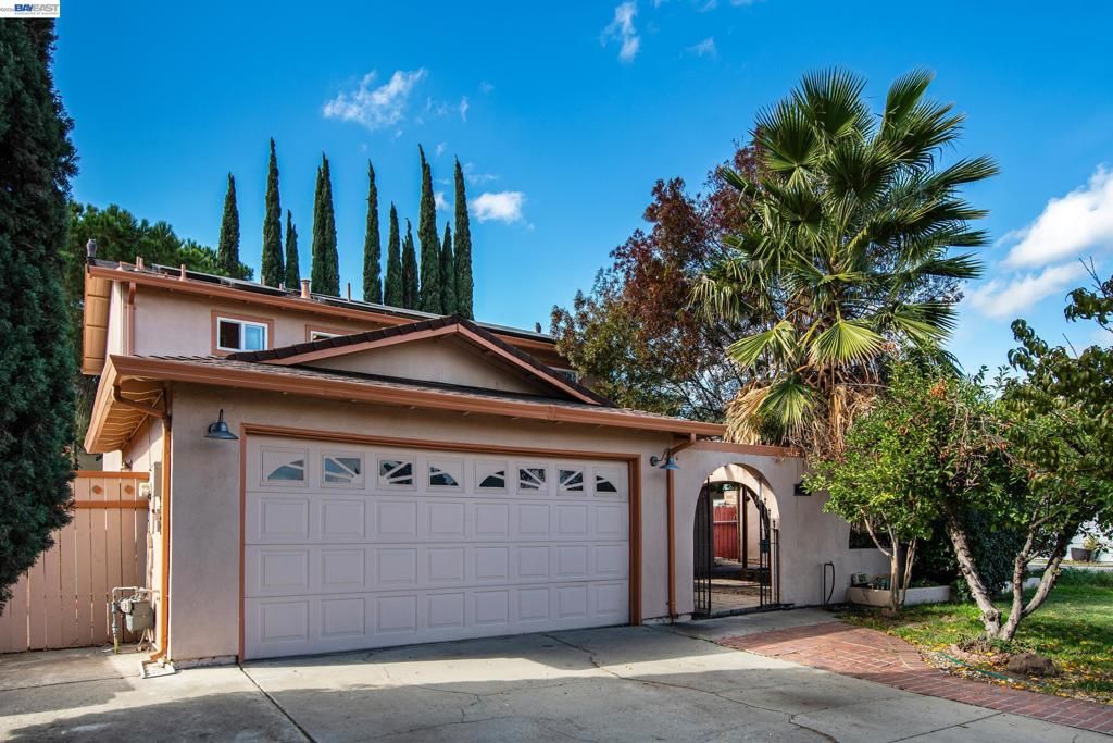 Image 1 of property listing at 3241 Arnaudo Ln, Tracy, CA 95376