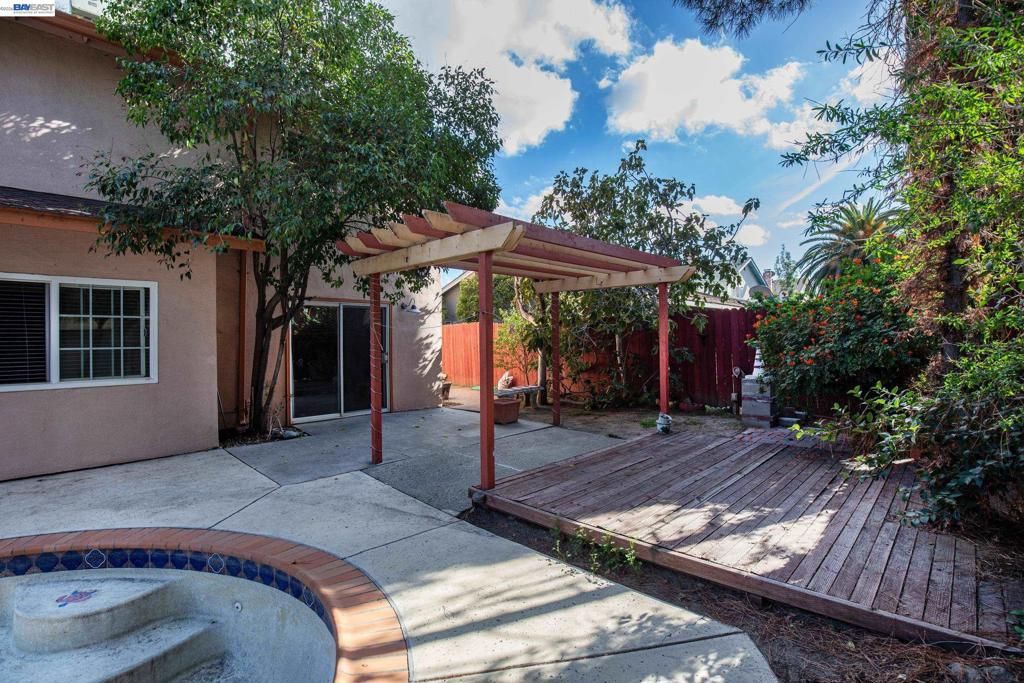 Image 10 of property listing at 3241 Arnaudo Ln, Tracy, CA 95376