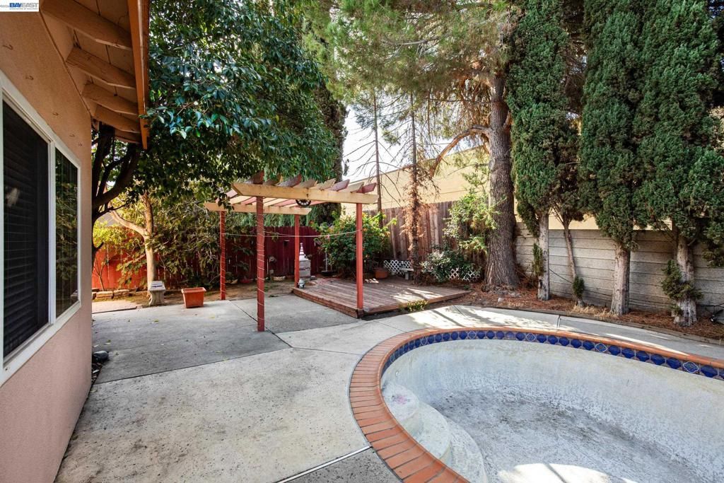 Image 11 of property listing at 3241 Arnaudo Ln, Tracy, CA 95376