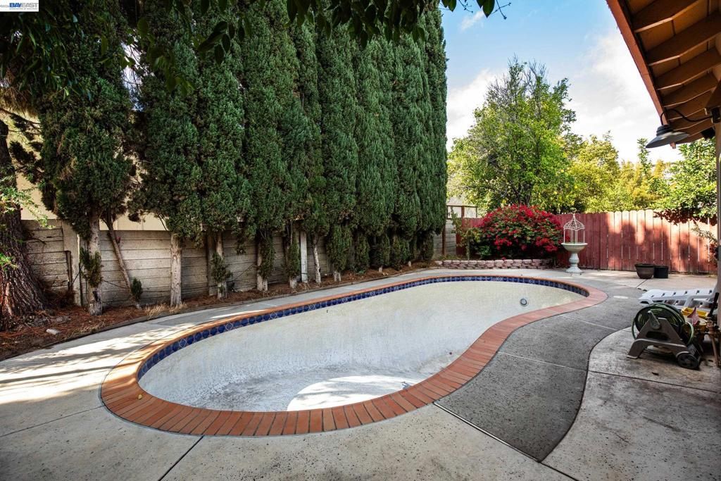 Image 12 of property listing at 3241 Arnaudo Ln, Tracy, CA 95376