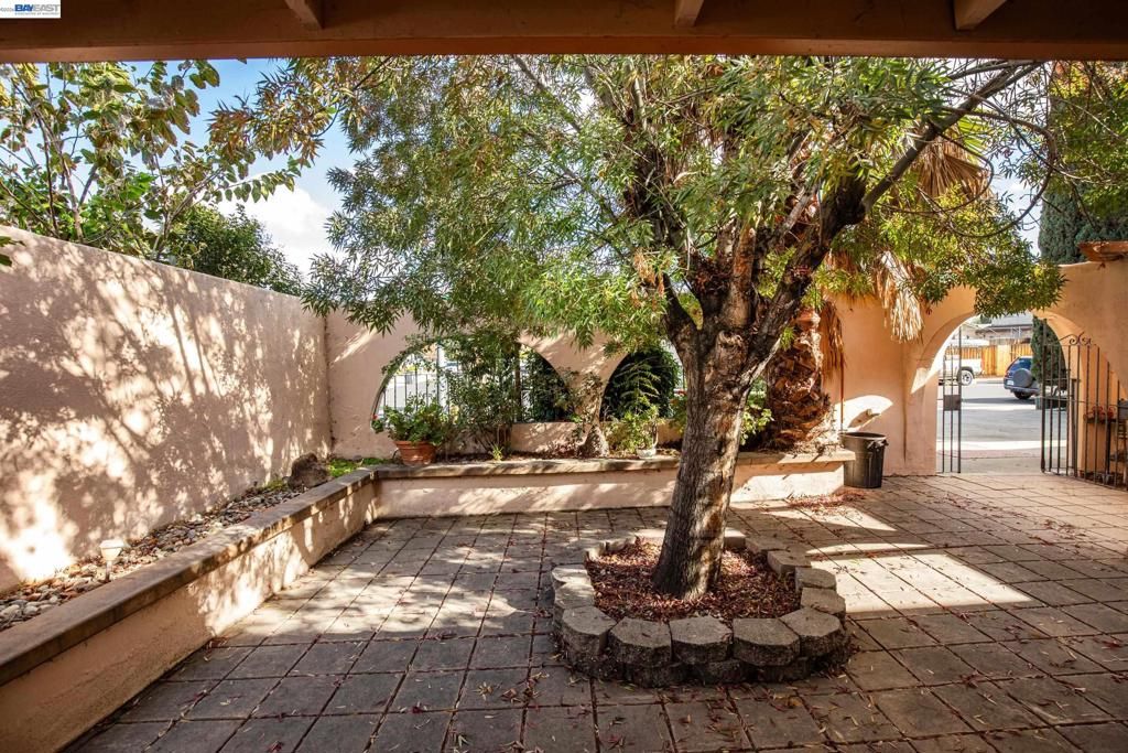 Image 16 of property listing at 3241 Arnaudo Ln, Tracy, CA 95376