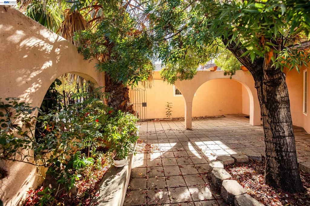 Image 18 of property listing at 3241 Arnaudo Ln, Tracy, CA 95376
