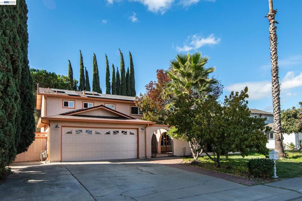 Image 2 of property listing at 3241 Arnaudo Ln, Tracy, CA 95376