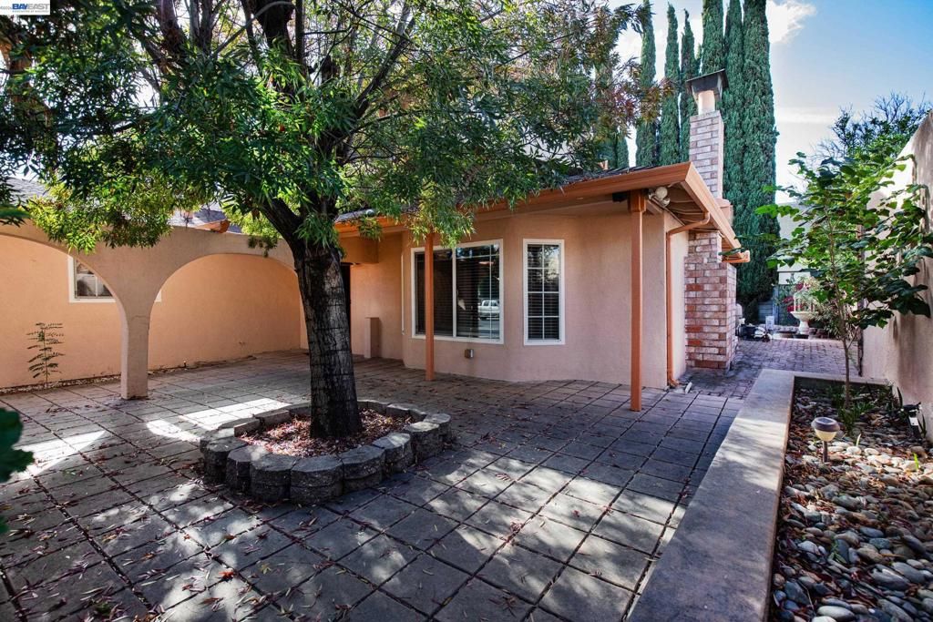 Image 3 of property listing at 3241 Arnaudo Ln, Tracy, CA 95376