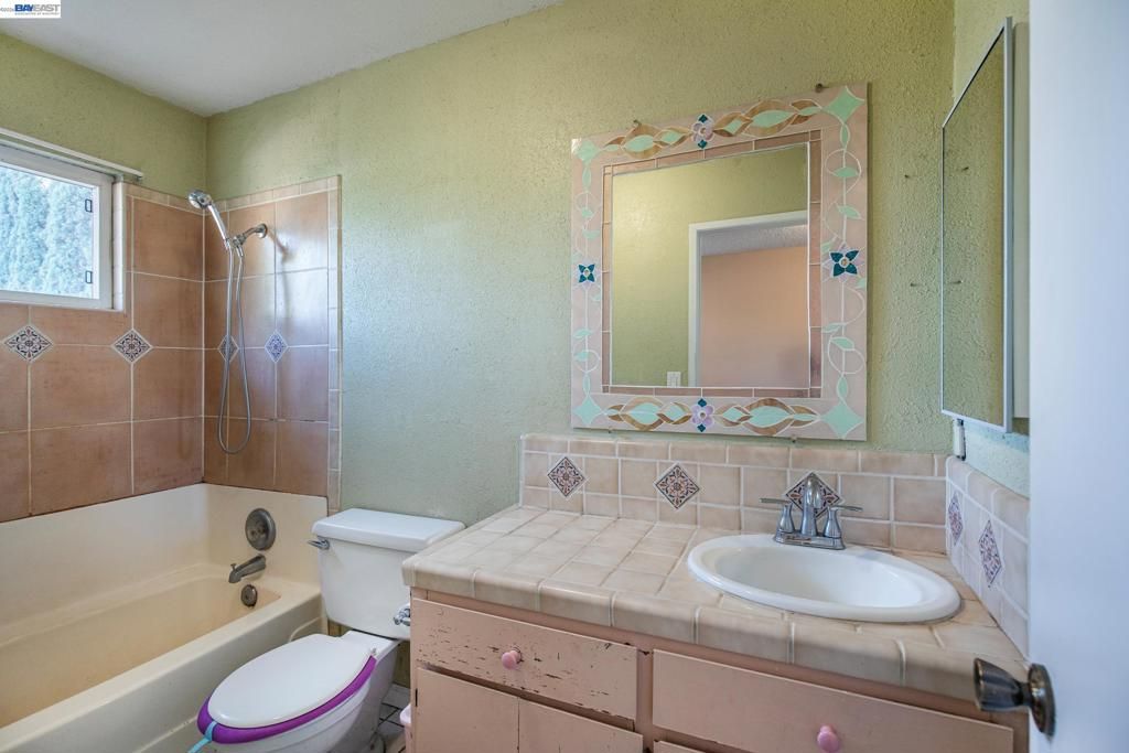 Image 36 of property listing at 3241 Arnaudo Ln, Tracy, CA 95376
