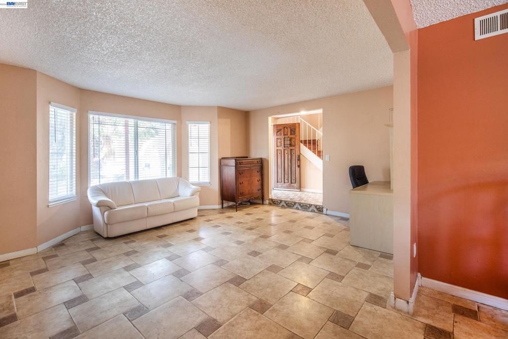 Image 39 of property listing at 3241 Arnaudo Ln, Tracy, CA 95376