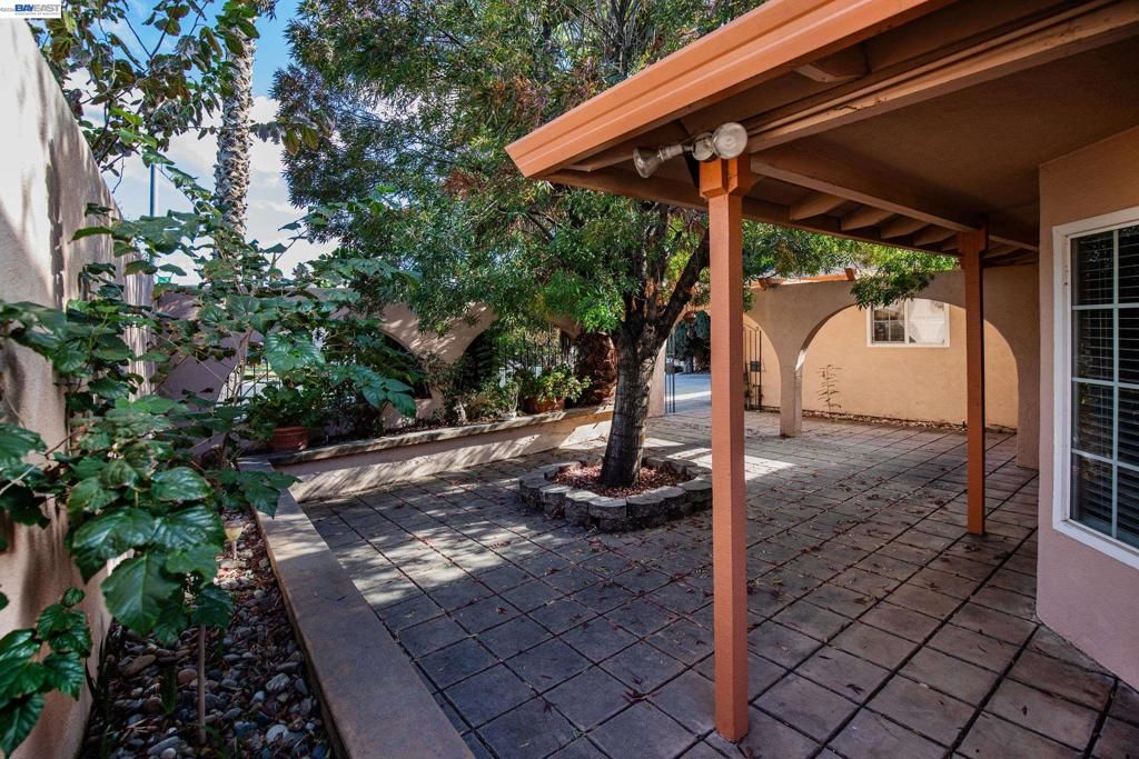 Image 4 of property listing at 3241 Arnaudo Ln, Tracy, CA 95376
