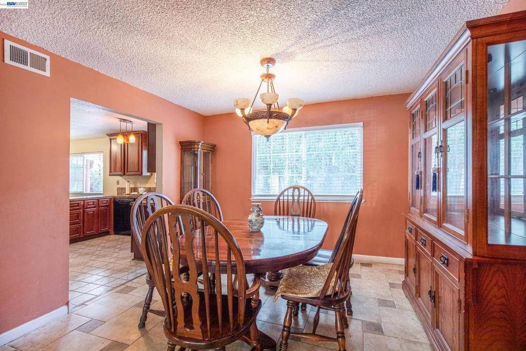 Image 40 of property listing at 3241 Arnaudo Ln, Tracy, CA 95376