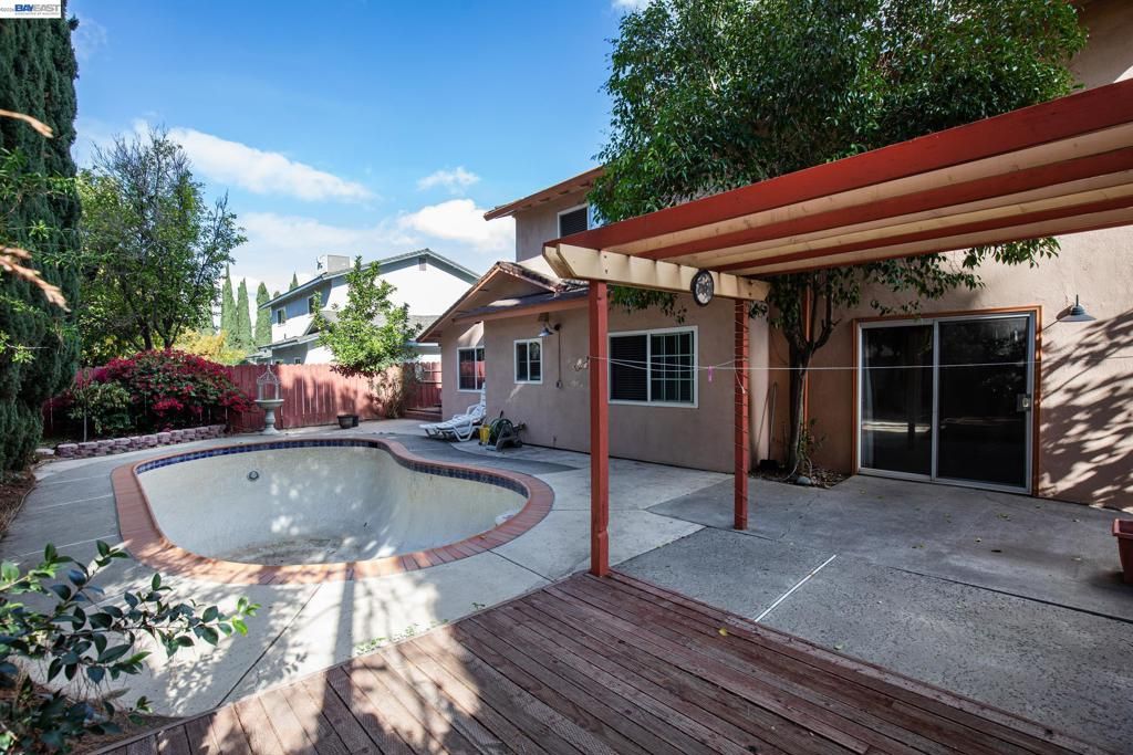 Image 7 of property listing at 3241 Arnaudo Ln, Tracy, CA 95376