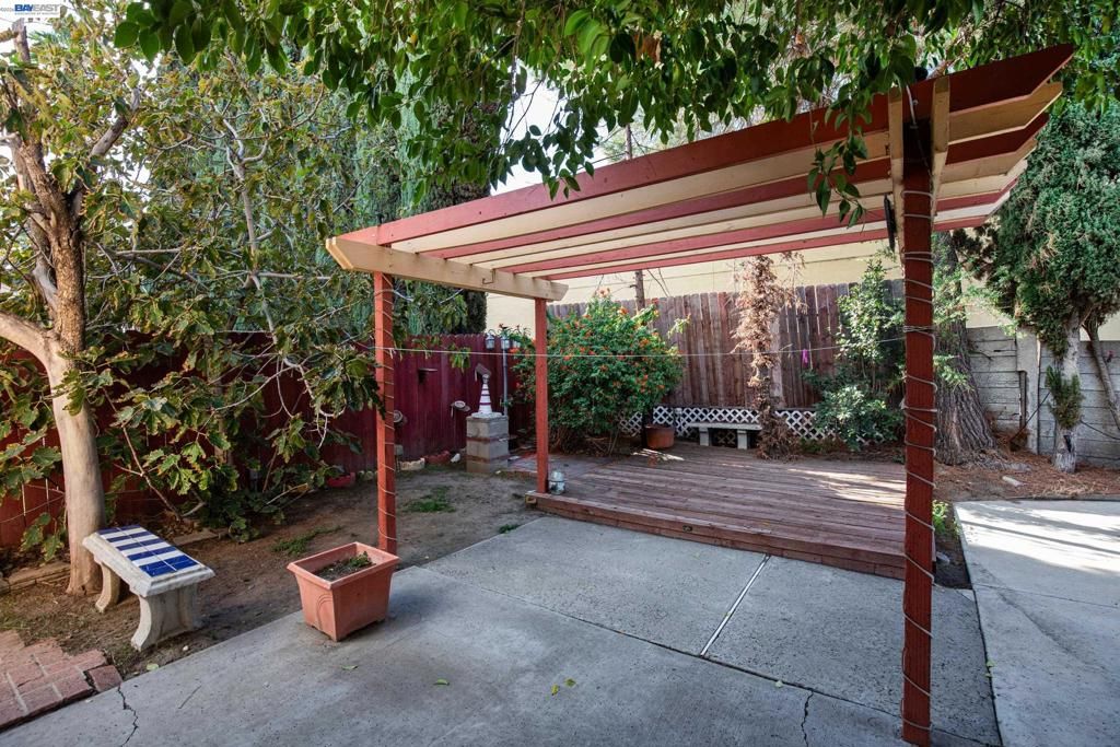 Image 8 of property listing at 3241 Arnaudo Ln, Tracy, CA 95376