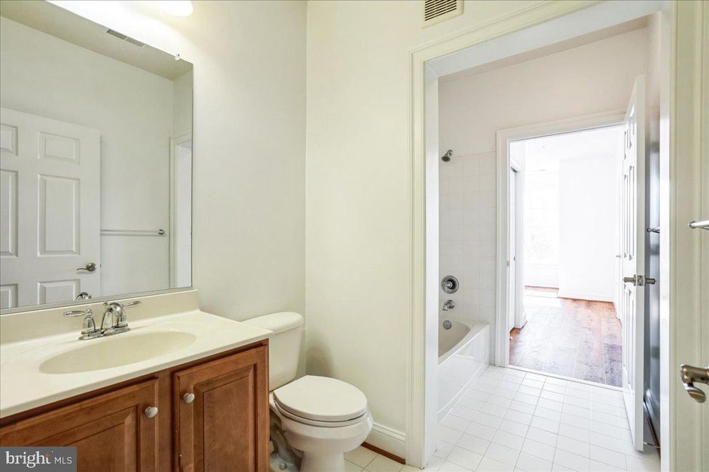 2700 WILLOW OAK DR #111B, Cambridge, MD 21613