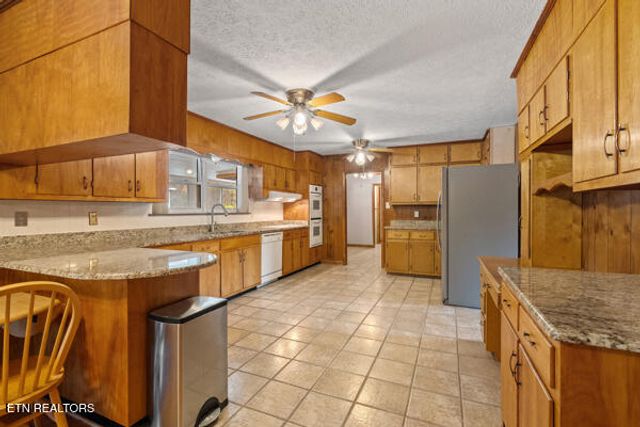 253 BurkeMill Rd, Rockwood, TN 37854