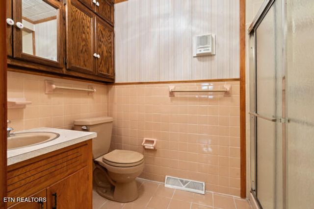 253 BurkeMill Rd, Rockwood, TN 37854