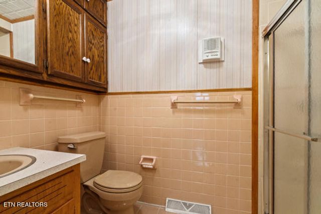 253 BurkeMill Rd, Rockwood, TN 37854