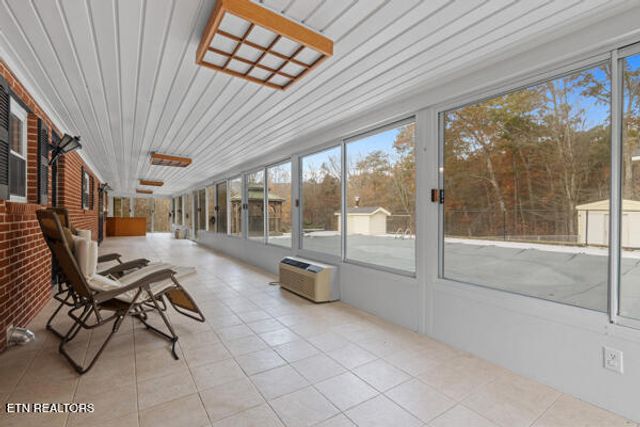 253 BurkeMill Rd, Rockwood, TN 37854