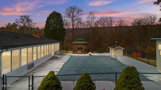 253 BurkeMill Rd, Rockwood, TN 37854