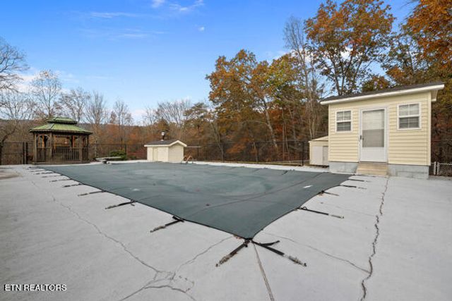 253 BurkeMill Rd, Rockwood, TN 37854